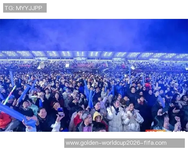 紧急时刻足球场上勇敢救人视频感动无数观众展现人性光辉