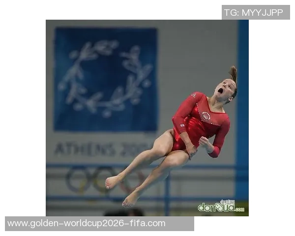 足球场上的搞笑守门员奇遇记让你捧腹大笑的精彩瞬间