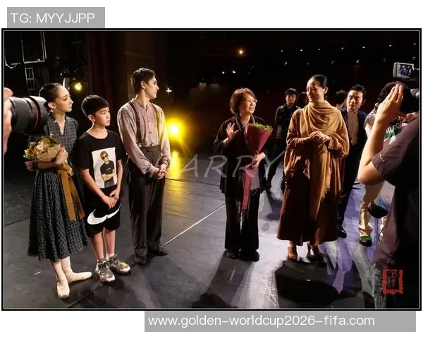 足球场上的魅力守护者揭秘最帅守门员的风采与传奇故事