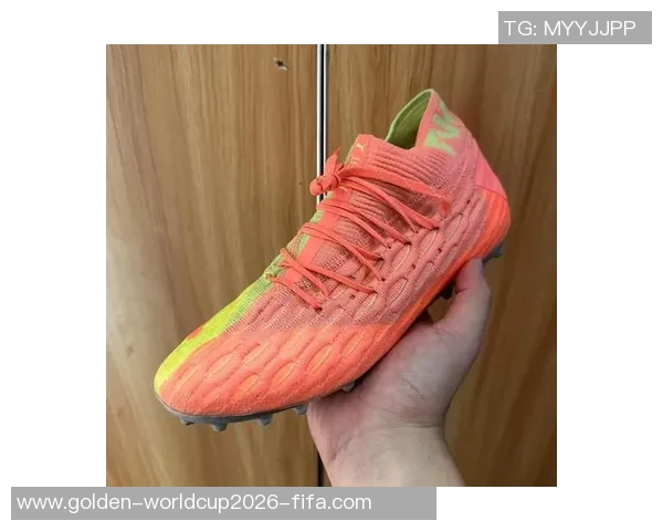 足球鞋不跟脚的原因及解决方案探讨让你轻松找到合适的鞋款